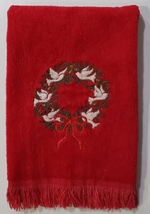 CHRISTMAS Red Finger Tip Towel Embroidered Doves In A Wreath - Picture 1 of 8