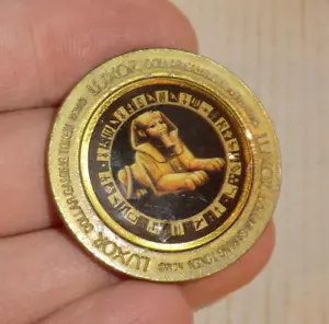 JETON Las Vegas Nevada LUXOR NCM 1 Dollar GAMING TOKEN 37mm SPHINX Pyramide - Bild 1 von 3