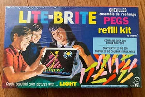 Véritable Hasbro LITE-BRITE vintage kit de recharge 350 chevilles de remplacement SCELLÉ 1973 - Photo 1 sur 4