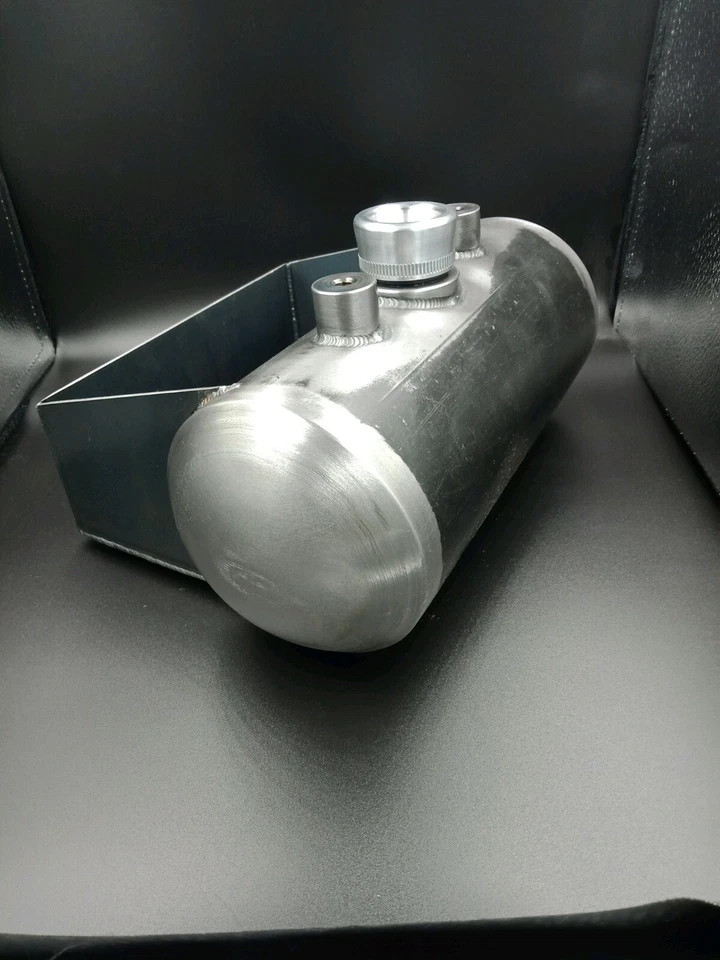 Tinworksinc Harley Davidson Softail Bobber/铲头/油箱,电池盒 — 第 1/4 张图片