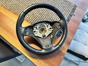 Volante in pelle BMW M E81 E82 E87 E88 E90 E91 E92 E93 M1 M3 multifunzione M3 M1 X1 - Foto 1 di 4