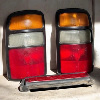 2004-2006 Chevy Suburban Tahoe GMC Yukon Left Driver Right Passenger Tail Lights - Image 1 of 4