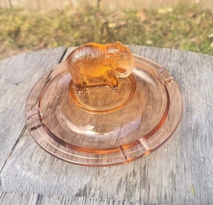 1 L. E. Smith Pink Depression Glass Ashtray with Elephant Centerpiece. 6-1/4"W - Picture 1 of 6