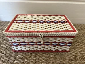 DE COLECCIÓN c.1950 rojo, blanco y azul plástico mimbre cesta de coser caja de trabajo - Imagen 1 de 24