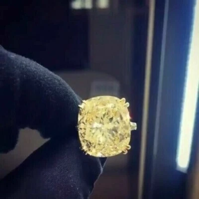 Anillo de compromiso de diamantes citrinos creado en laboratorio con cojín de 3 quilates enchapado en oro amarillo de 14 quilates Foto 1 de 3