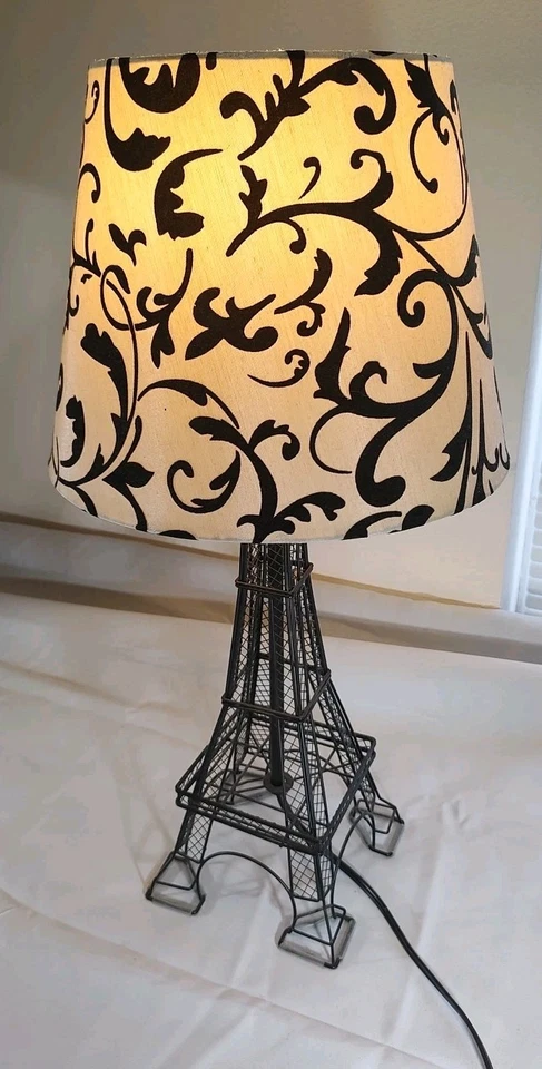 Stiffel Table Lamp Novelties lamp in the Shape of the Eifel Tower - Image 1 of 4