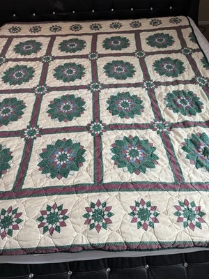 Vtg Perfect Fit Comforter Blanket Queen 72x82” Flower Patchwork Maroon Green - Image 1 of 4