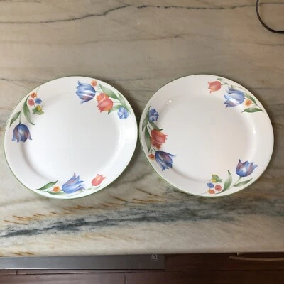 2 Corelle Fresh Cut Tulips Dinner Plates 10-1/4" Discontinued Pattern - Image 1 of 4