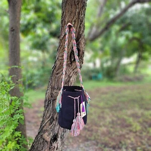 Borsa Wayuu Mochila grande colombiana fatta a mano nuova con etichette tinta unita casual alta qualità NERA - Foto 1 di 11