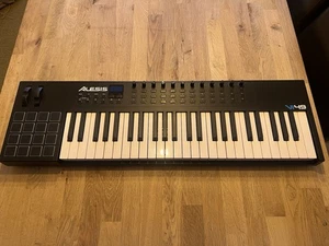 Alesis VI49 Midi Keyboard Controller mit USB-Anschluss Guter Zustand - Bild 1 von 5
