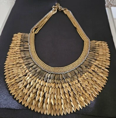 COLLAR JABOT. Foto 1 de 4