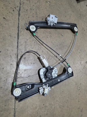 2004-2006 BMW Z4 (E85) RIGHT FRONT PASSENGER DOOR POWER WINDOW REGULATOR & MOTOR - Image 1 of 4