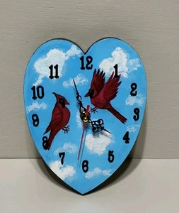 Herzförmige Uhr mit roten Vögeln - Bild 1 von 5