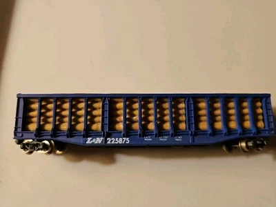 ATLAS N SCALE  PULPWOOD CAR  Louis & Nashville  WITH WOOD LOAD.  - Image 1 of 4