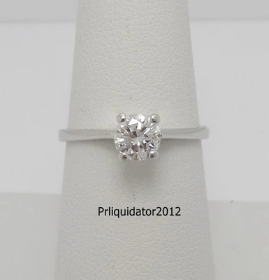 Anillo de boda solitario de diamantes redondos naturales de 1/2 quilate de oro blanco de 14 quilates Foto 1 de 4