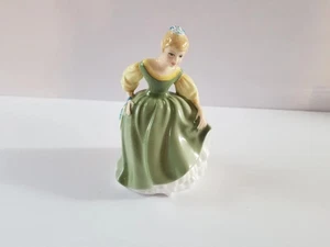 Royal Doulton Figurine - Fair Maiden H.N. 2211 - 5 1/4" - 1966 - Made In England - Picture 1 of 4