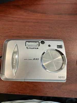 Fujifilm FinePix A303 3.2MP Digital Camera w/ 3x Optical Zoom -  Read Descriptio - Image 1 of 4