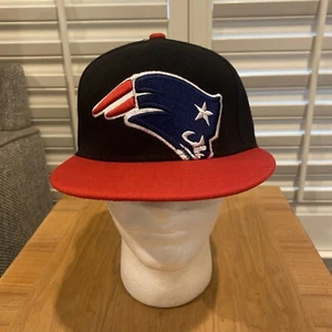 Cappello Snapback New England Patriots New Era 9Fifty NFL Nero Rosso NUOVO LEGGI - Foto 1 di 10