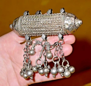 Antiguo amuleto nupcial Yemen étnico de plata beduino Hirz con colgante de dote colgante - Imagen 1 de 13