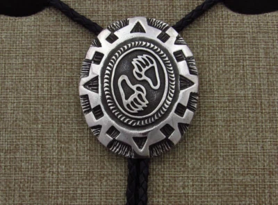 Галстук-боло Southwestern из чистого серебра с медвежьей лапой - Изображение 1 из 4