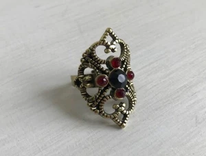 Anillo de piedra sintética roja tono dorado bisutería disfraces accesorios góticos de Halloween - Imagen 1 de 10