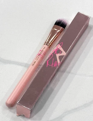 MAC RiRi Hearts Duo Fiber Shader Brush 282SE - Image 1 of 2