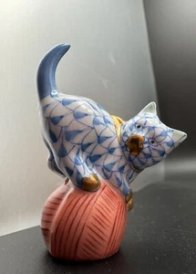 Herend Mischievous Cat On Ball Of Yarn Blue Fishnet Porcelain Figurine Mini - Picture 1 of 5