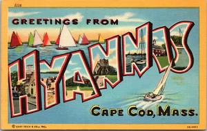 Saludos desde Hyannis Massachusetts Vintage Carta Grande Postal 1955 A07 - Imagen 1 de 2