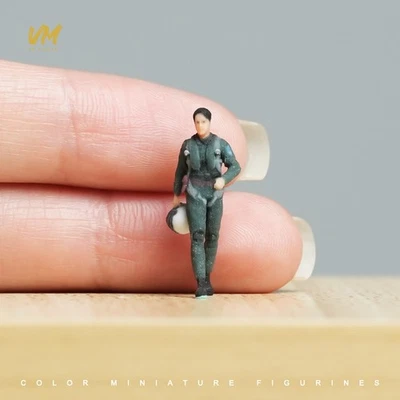 Resin 1/72 Walking Air Force Man Doll Toys Scene Miniature Figure Model - Image 1 of 4
