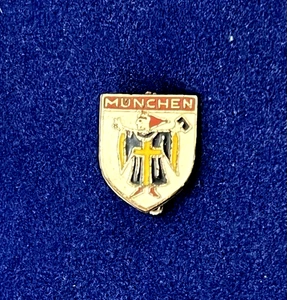 VINTAGE MUNCHEN MUNICH GERMANY COAT of ARMS TRAVEL PIN BADGE / HAT/ LAPEL - Picture 1 of 2