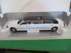 SUN STAR LINCOLN LIMOUSINE 2000 SCALE 1:18 No. 1260 - Picture 1 of 14