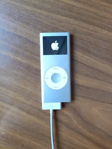 Apple iPod Nano 2nd Generation A1199 2GB Silver - MP3 Player - Parts/Repair  - Picture 1 of 3