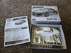 Neu Revell Performance Series Audi R8 Sportwagen Modellbausatz 85-4211 - Bild 1 von 7