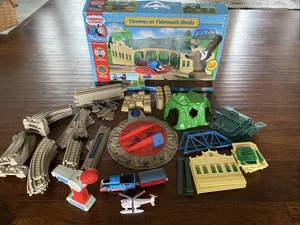 Trackmaster Thomas and Friends at Tidmouth Sheds - Juego completo con control remoto - Imagen 1 de 13