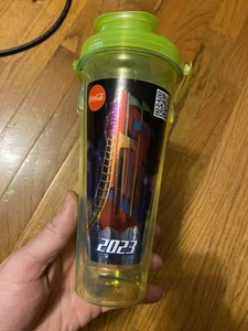 Six Flags Collectible 2023 Refillable Souvenir Drink Bottle Green - Picture 1 of 6