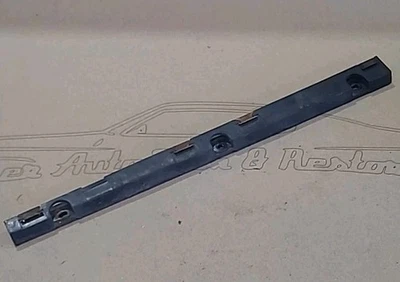 2004-2008 Chrysler Crossfire Front Left Driver Under Fender Bracket Clip OEM Foto 1 de 4