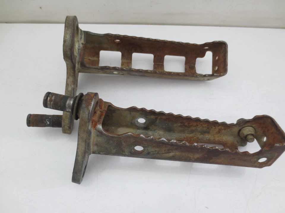1989 Yamaha Warrior 350 ATV Used OEM Pair of Foot Peg Holders - Изображение 1 из 3