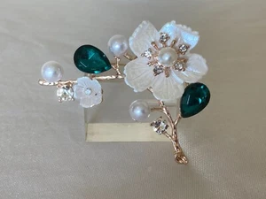 Faux Pearl, Rhinestone and Faceted Glass Silver Tone White Flower Brooch NWOT - Picture 1 of 3