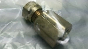 P/N 12075FX Pipe to tube straight adapter. Military vehicle. P/N 12075FX - Bild 1 von 4