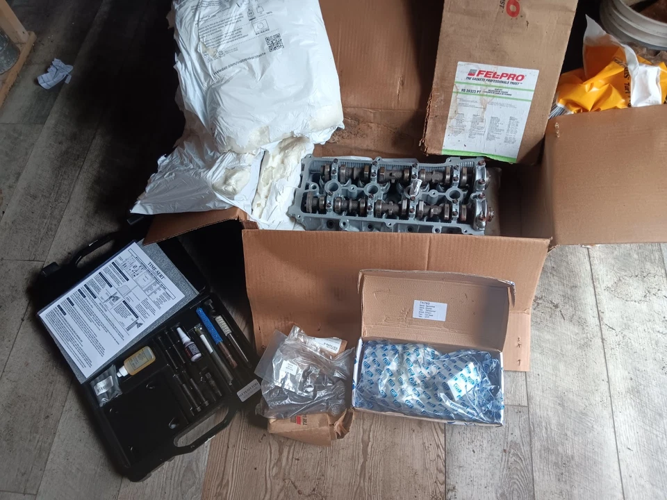 Kit de cabeza, juntas de cabeza, pernos de cabeza y cadena de distribución para Toyota Camry 2009 Foto 1 de 4