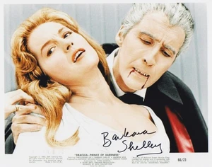 BARBARA SHELLEY signiert DRACULA Farbe 8x10 mit Echtheitszertifikat CHRISTOPHER LEE BEISST IHREN HALS - Bild 1 von 1