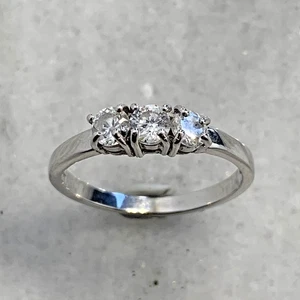 Anillo Trilogía Oro Blanco 18 quilates Circonita cúbica Tres Piedras Oro Blanco 750 - Talla N - Imagen 1 de 15