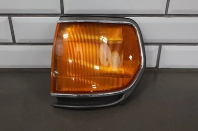 Luz de señal de giro montada en el guardabarros izquierdo Toyota LandCruiser 1991-1998 Foto 1 de 4
