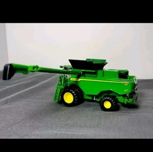 1/64 Ertl John Deere X9 1100 Combine Prestige Collection Series - Picture 1 of 3