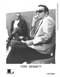 Legendary Pop Vocal Jazz Singer TONY BENNETT B&W 8x10 Publicity PHOTO - Picture 1 of 1