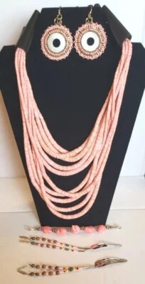 Juego de collar de 10 hilos colores naturales melocotón, rosa, rubor con madera oscura. 6 piezas usado Foto 1 de 4