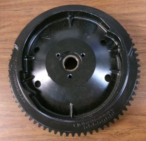 OMC OEM Johnson / Evinrude Flywheel, 28/20/25/35 HP, 1988-92, 2 Cyl, P/N 583474 - Imagen 1 de 2