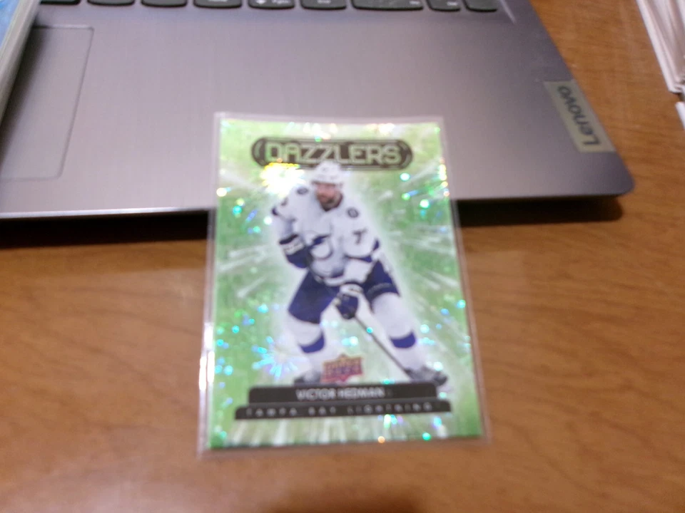 2022-23 UPPER DECK GREEN DAZZLERS INSERT #DZ-16- VICTOR HEDMAN- LIGHTNING - Image 1 of 1