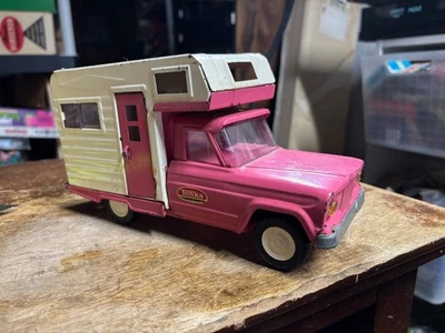 Camión y cámper Tonka Jeep vintage años 60 de acero prensado - rosa y blanco 9,5" Foto 1 de 4