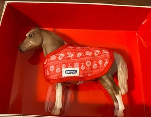 Pony Breyer Horse MITTENS 2023 para vacaciones de Navidad coleccionable Shetland Pony - Imagen 1 de 3